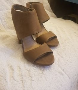 Tan heels